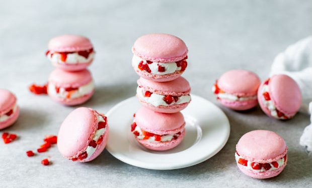 How to make strawberries-and-cream macarons: A complete step-by-step ...