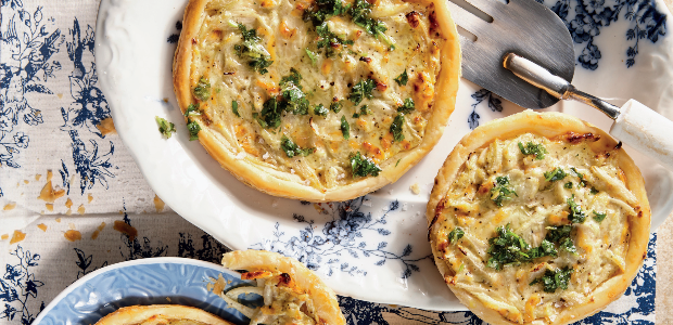 Creamy onion tartlets with herb drizzle - Food24