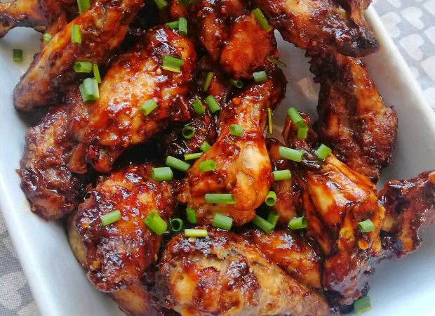 Spicy sticky chicken wings