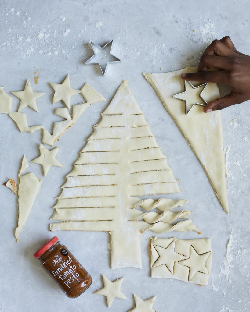 Tear-and-share puff pastry Christmas tree
