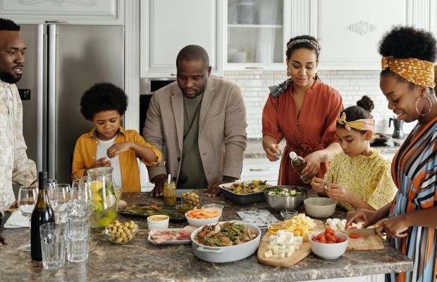 Family Kitchen Cooking 620x400 1 